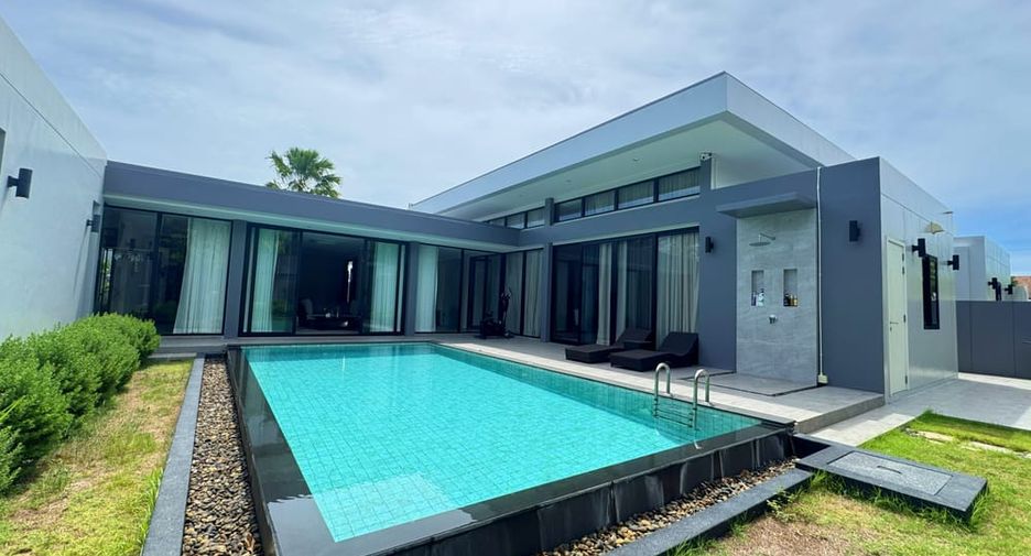 For rent and for sale 3 bedrooms villa in Bang Lamung, Chonburi