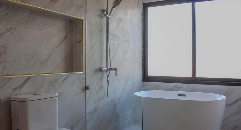 For sale 5 bedrooms villa in Bang Lamung, Chonburi