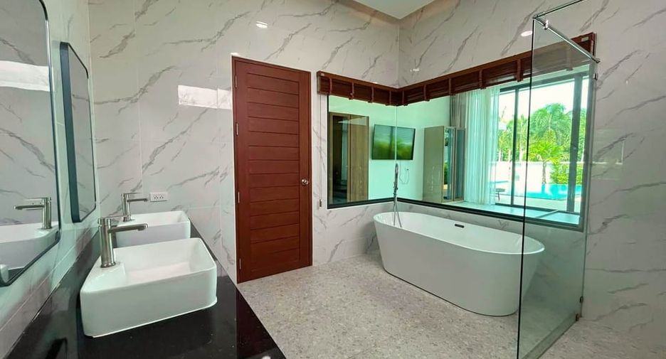 À louer 4 chambres villa à Bang Lamung, Chonburi