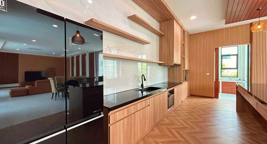 À louer 4 chambres villa à Bang Lamung, Chonburi