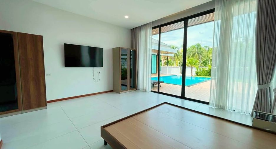 À louer 4 chambres villa à Bang Lamung, Chonburi