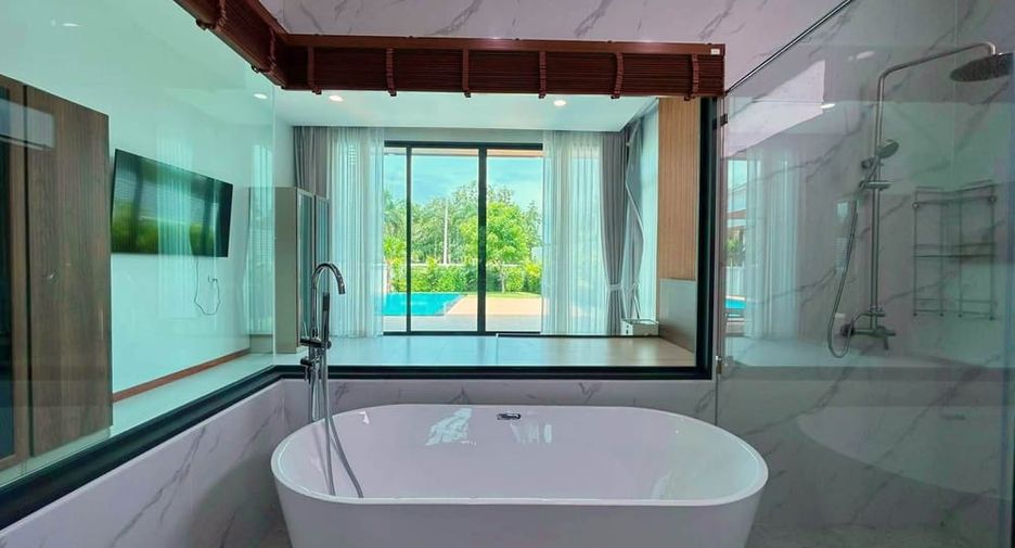 À louer 4 chambres villa à Bang Lamung, Chonburi