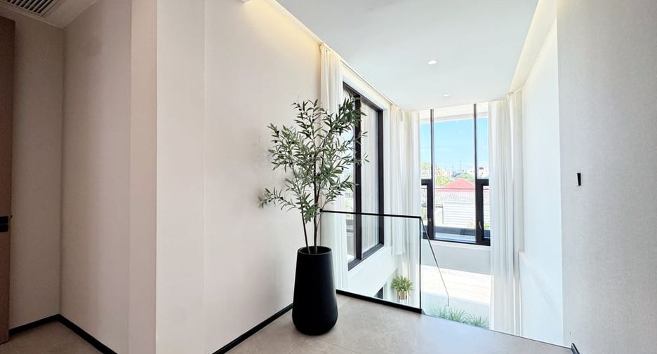For sale 4 bedrooms villa in Bang Lamung, Chonburi