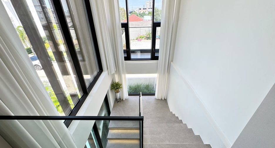 For sale 4 bedrooms villa in Bang Lamung, Chonburi