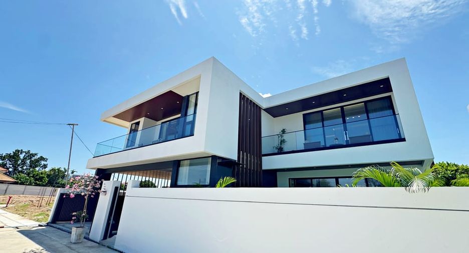 For sale 4 bedrooms villa in Bang Lamung, Chonburi