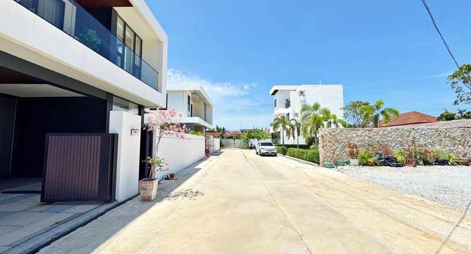 For sale 4 bedrooms villa in Bang Lamung, Chonburi