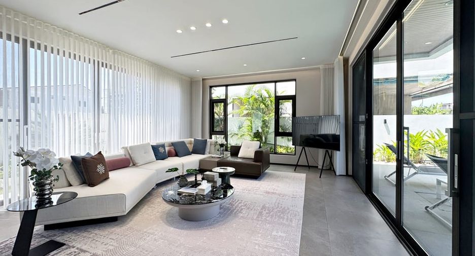 For sale 4 bedrooms villa in Bang Lamung, Chonburi