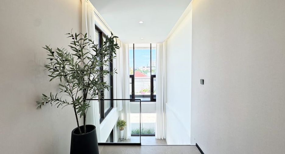 For sale 4 bedrooms villa in Bang Lamung, Chonburi