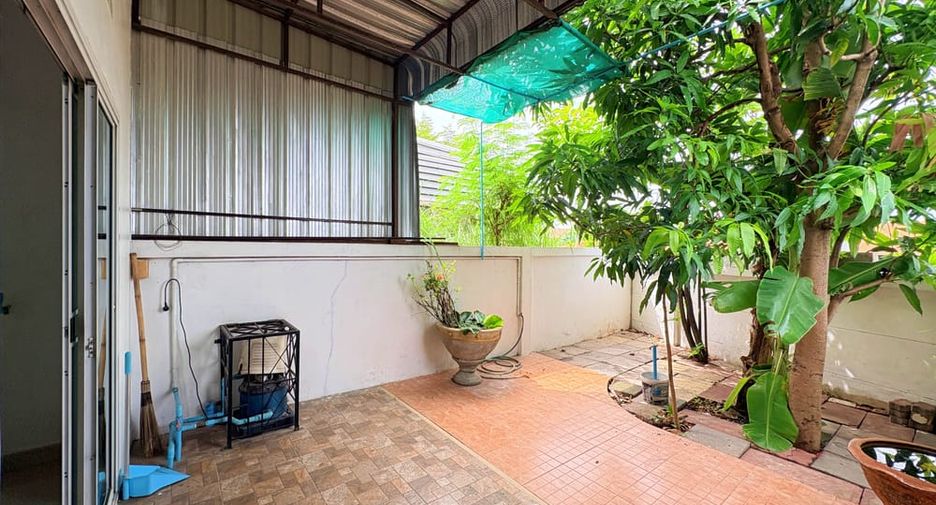 À louer 3 chambres local commercial à Bang Lamung, Chonburi