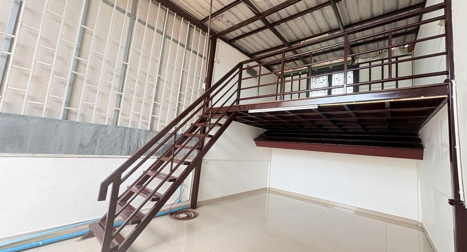 À louer 3 chambres local commercial à Bang Lamung, Chonburi