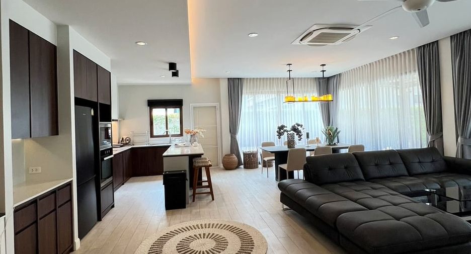 Villa en alquiler y en venta de 3 habitaciones en Bang Lamung, Chonburi