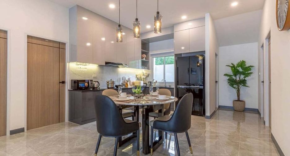 Villa en alquiler y en venta de 4 habitaciones en Jomtien, Pattaya