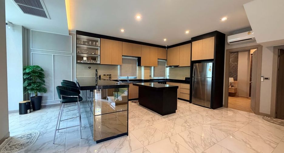 À louer et à vendre 4 chambres villa à Huay Yai, Pattaya