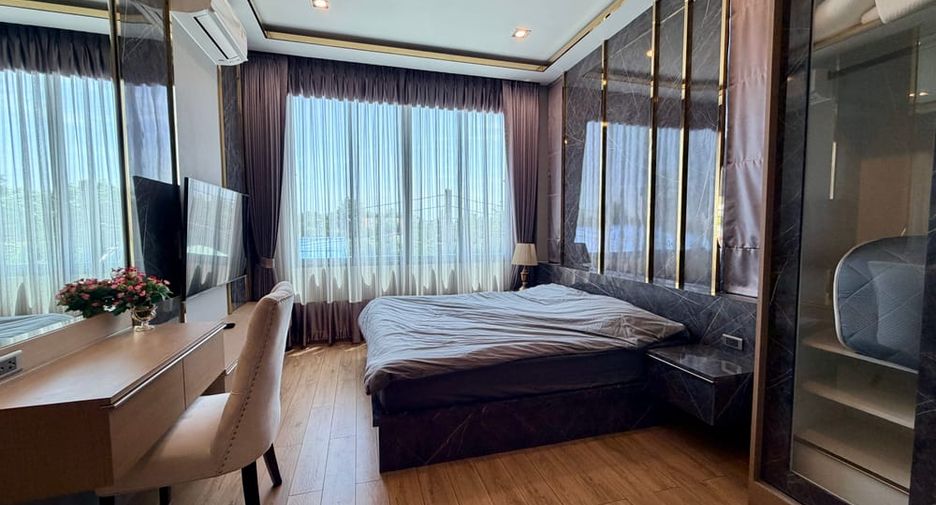 À louer et à vendre 4 chambres villa à Huay Yai, Pattaya