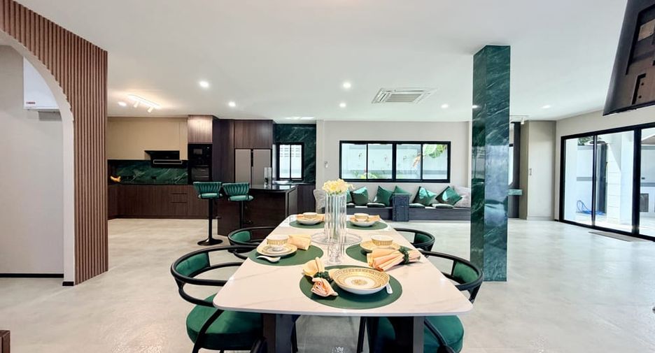 À vendre 5 chambres villa à Bang Lamung, Chonburi