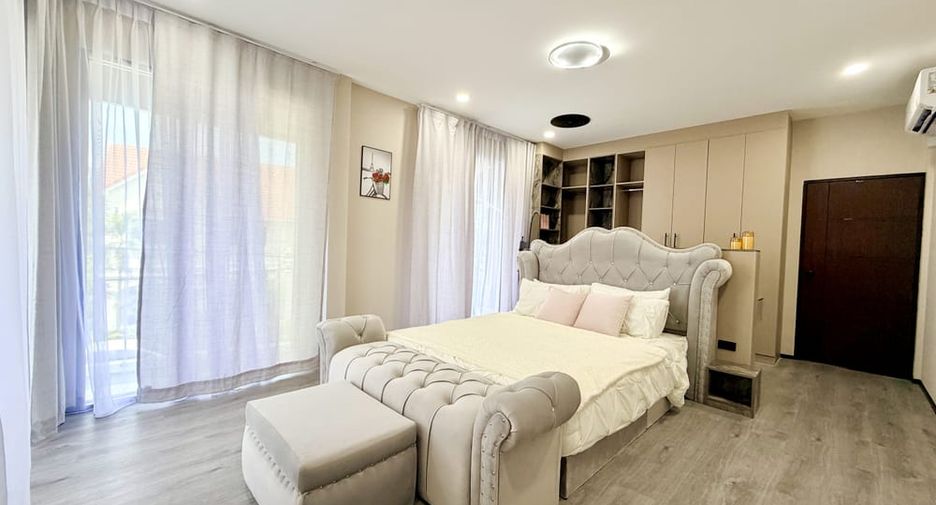 À vendre 5 chambres villa à Bang Lamung, Chonburi