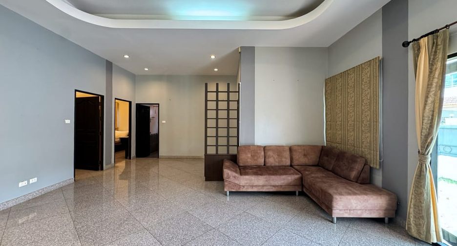 Villa en alquiler de 3 habitaciones en Bang Lamung, Chonburi