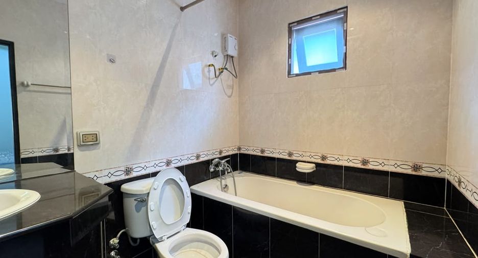 Villa en alquiler de 3 habitaciones en Bang Lamung, Chonburi