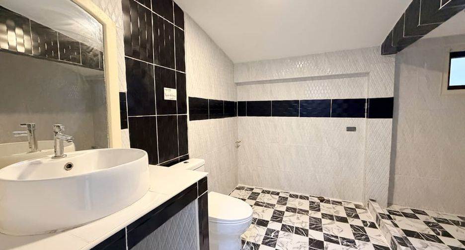 For rent 5 bedrooms house in Bang Lamung, Chonburi