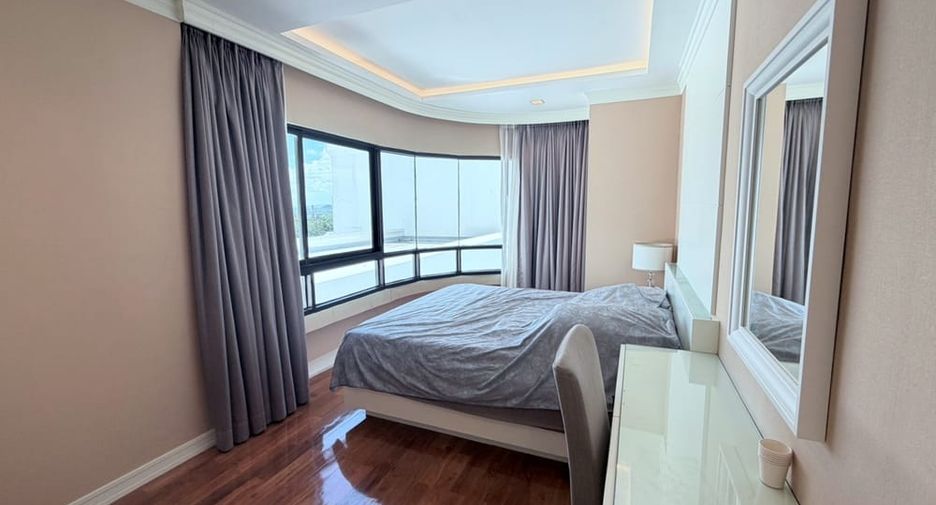 For rent 3 bedrooms condo in Na Jomtien, Pattaya