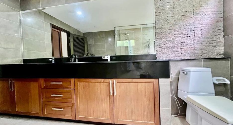 À louer 5 chambres villa à Bang Lamung, Chonburi