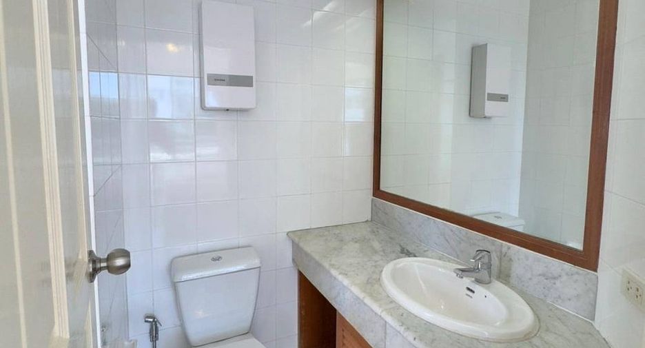 For rent 3 bedrooms condo in Bang Lamung, Chonburi