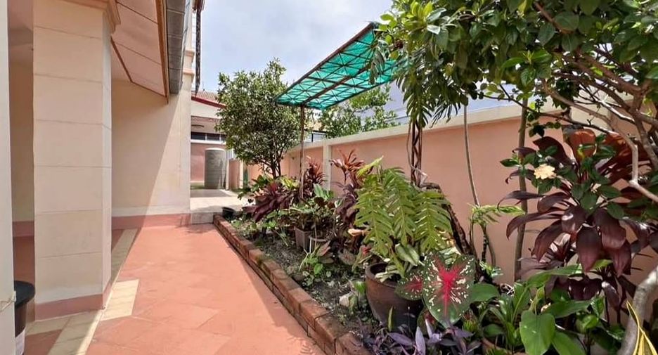 Casa en alquiler de 3 habitaciones en Bang Lamung, Chonburi