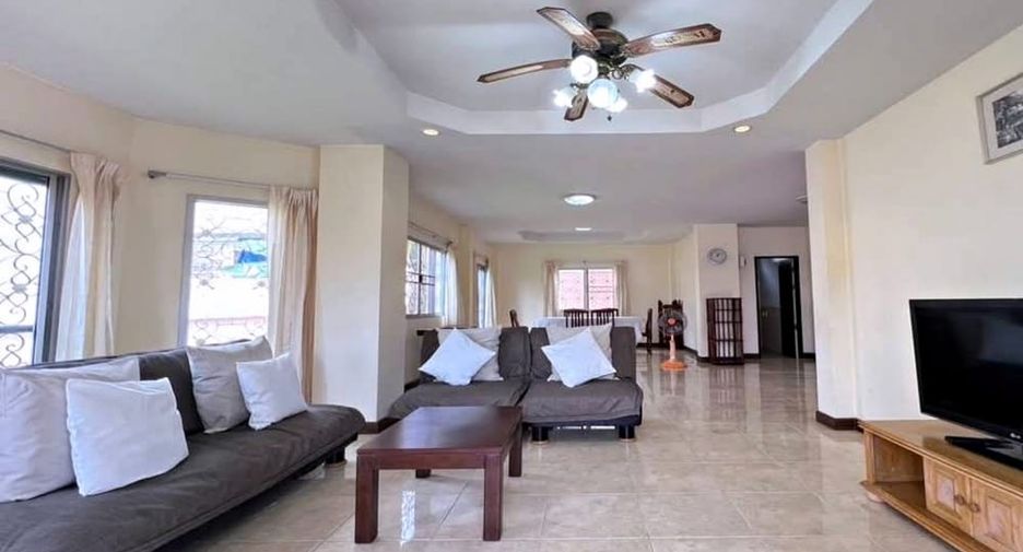 Casa en alquiler de 3 habitaciones en Bang Lamung, Chonburi