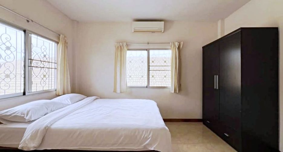 Casa en alquiler de 3 habitaciones en Bang Lamung, Chonburi