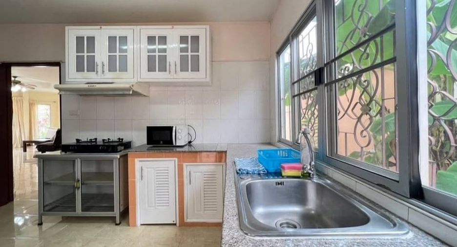 Casa en alquiler de 3 habitaciones en Bang Lamung, Chonburi