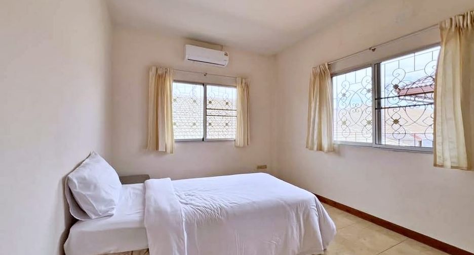 Casa en alquiler de 3 habitaciones en Bang Lamung, Chonburi