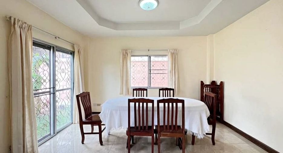 Casa en alquiler de 3 habitaciones en Bang Lamung, Chonburi