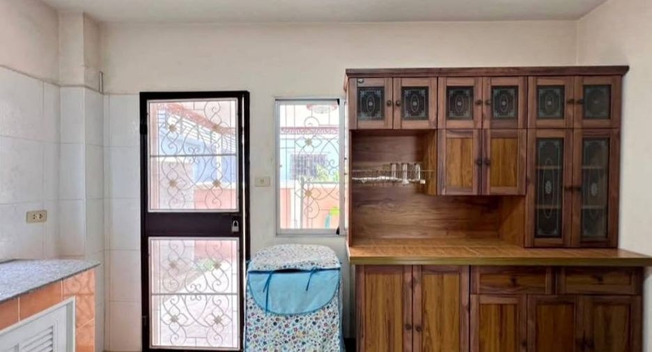 Casa en alquiler de 3 habitaciones en Bang Lamung, Chonburi