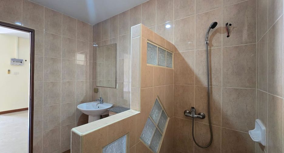 For sale 3 bedrooms villa in Bang Lamung, Chonburi