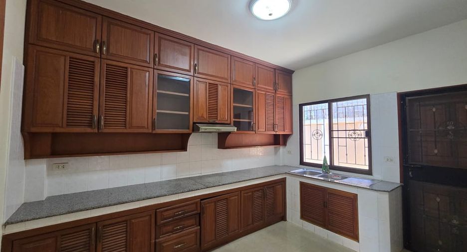 For sale 3 bedrooms villa in Bang Lamung, Chonburi