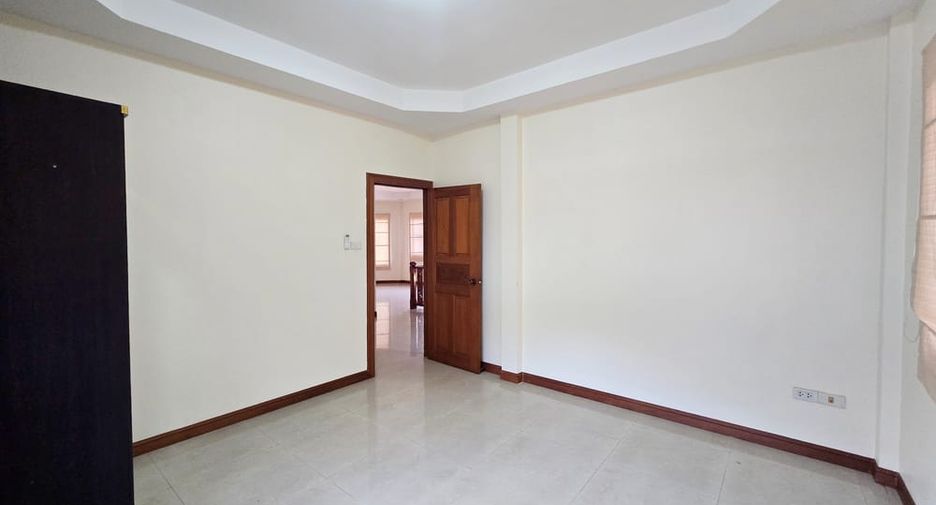 For sale 3 bedrooms villa in Bang Lamung, Chonburi