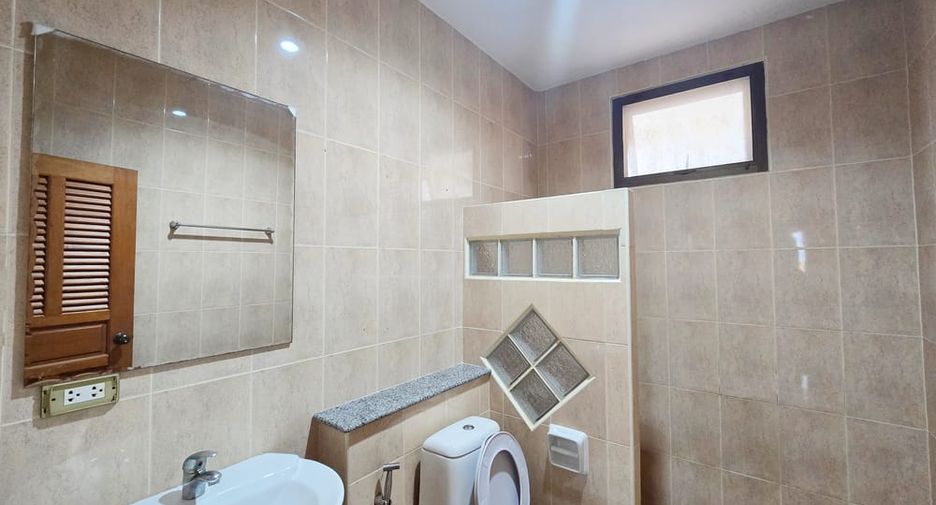 For sale 3 bedrooms villa in Bang Lamung, Chonburi