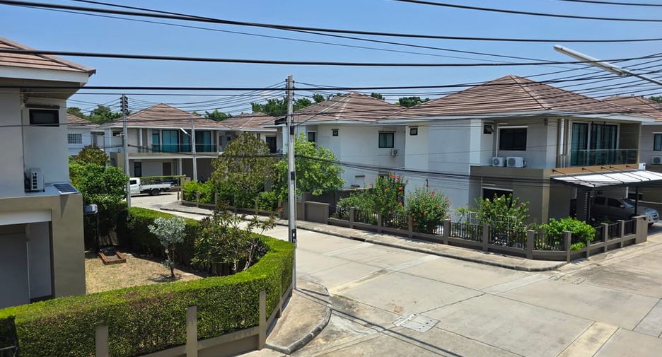 For sale 4 bedrooms house in Bang Lamung, Chonburi