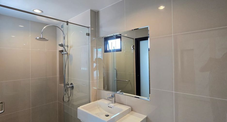 For sale 4 bedrooms house in Bang Lamung, Chonburi