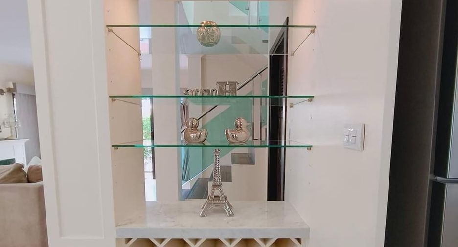 For rent and for sale 3 bedrooms villa in Huay Yai, Pattaya