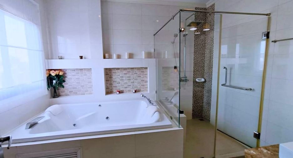 For rent and for sale 3 bedrooms villa in Huay Yai, Pattaya