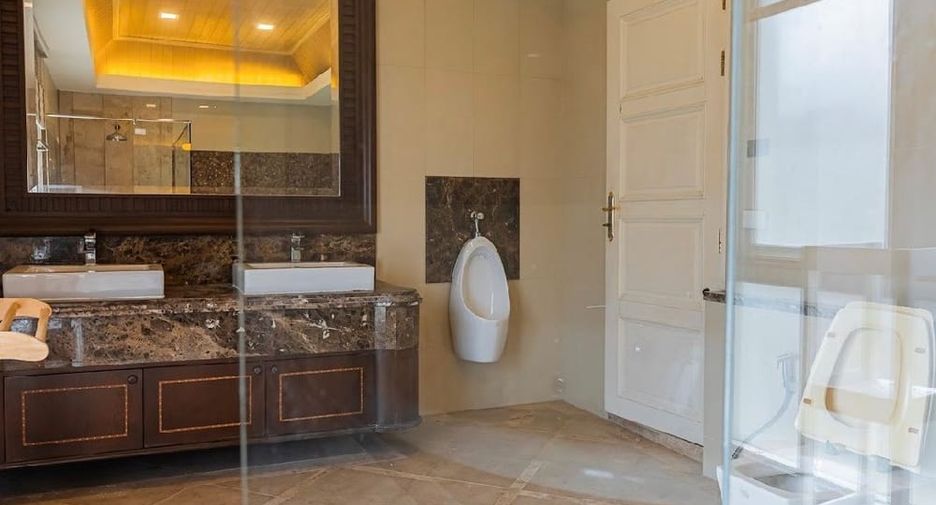 Villa en alquiler de 4 habitaciones en Jomtien, Pattaya