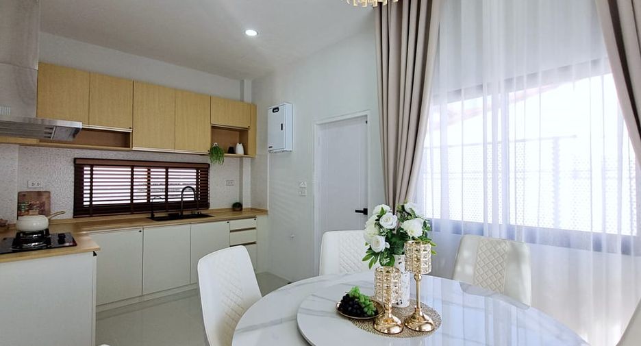 Villa en alquiler de 3 habitaciones en Bang Lamung, Chonburi