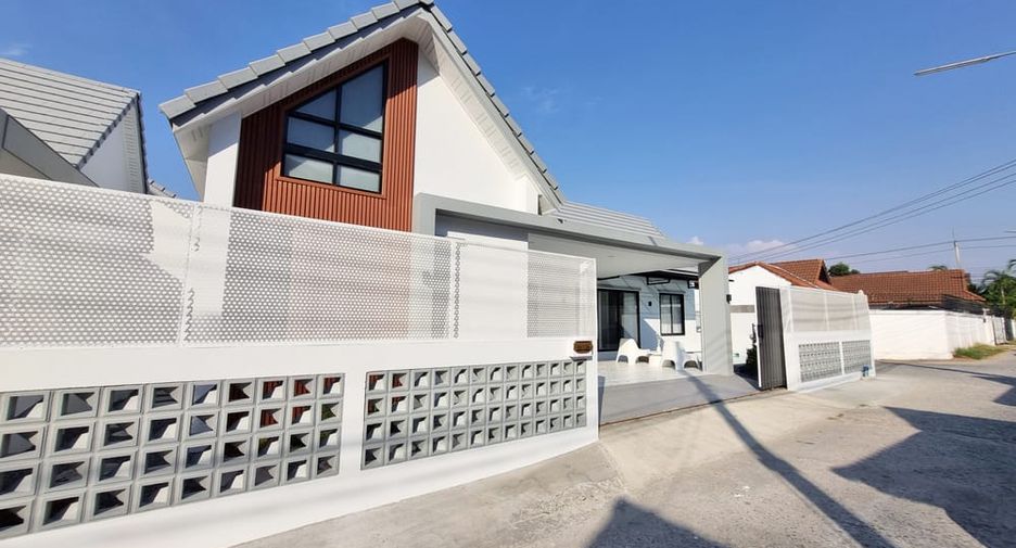 Villa en alquiler de 3 habitaciones en Bang Lamung, Chonburi