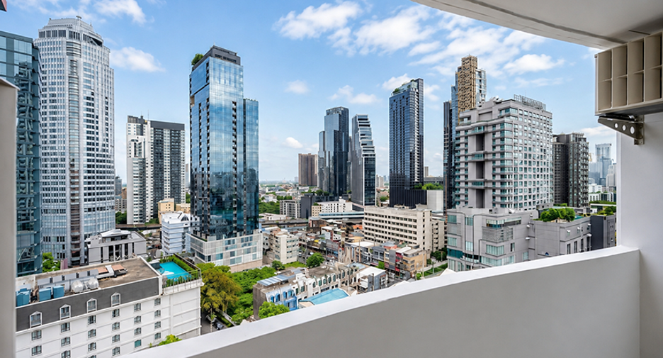 For sale 4 bedrooms condo in Watthana, Bangkok