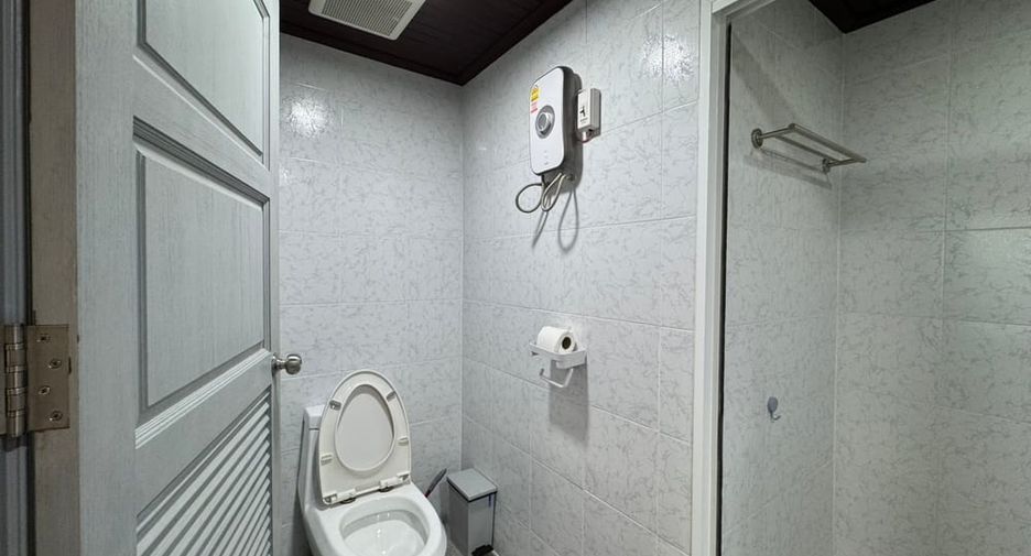 For rent 3 bedrooms condo in Bang Lamung, Chonburi