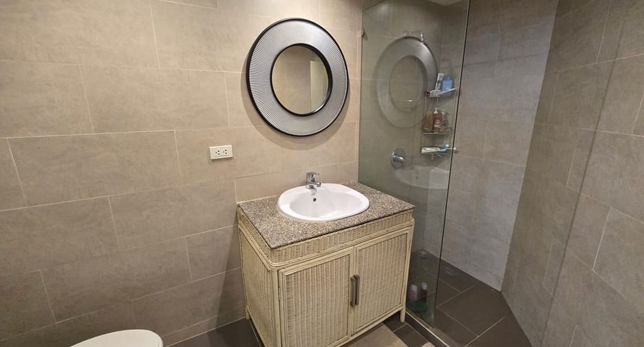 For rent 3 bedrooms condo in Bang Lamung, Chonburi