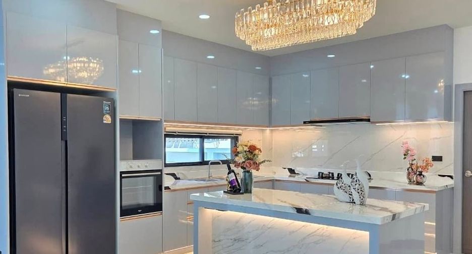 For sale 4 bedrooms villa in Bang Lamung, Chonburi