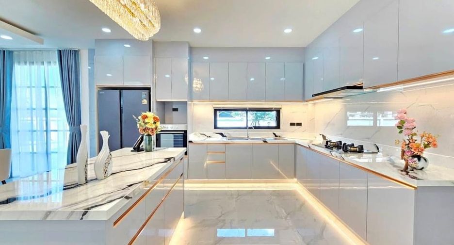 For sale 4 bedrooms villa in Bang Lamung, Chonburi