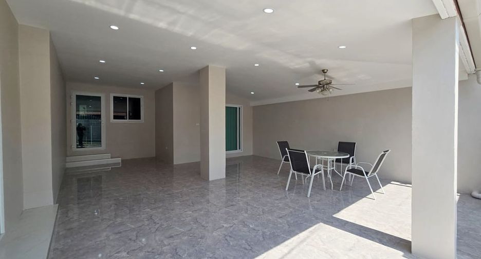 For rent and for sale 4 bedrooms house in Bang Lamung, Chonburi